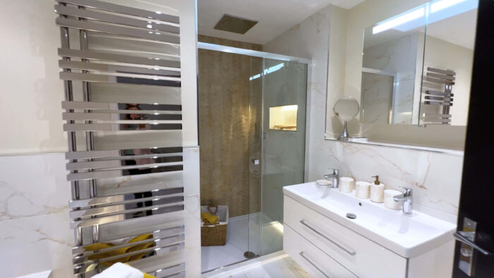 Gallery__0007_Manor_Gallery_